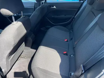 Peugeot 308 2019 - 11900 EUR, 181000 km - AUTO.MOTO.pt - 181000km - foto 11 de 13