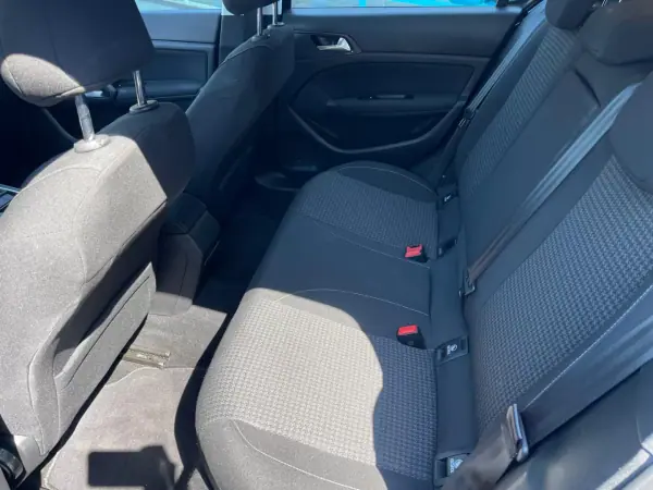 Peugeot 308 2019 - 11900 EUR, 181000 km - AUTO.MOTO.pt - 181000km - foto 11 de 13