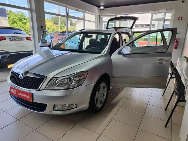 Skoda Octavia Break 2009 - 5750 EUR, 277000 km - AUTO.MOTO.pt - 277000km - foto 21 de 36
