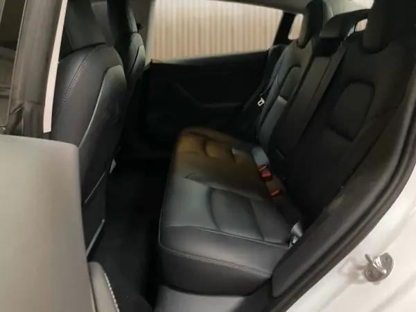 Tesla Model 3 2023 - 30950 EUR, 79791 km - AUTO.MOTO.pt - 79791km - foto 18 de 20