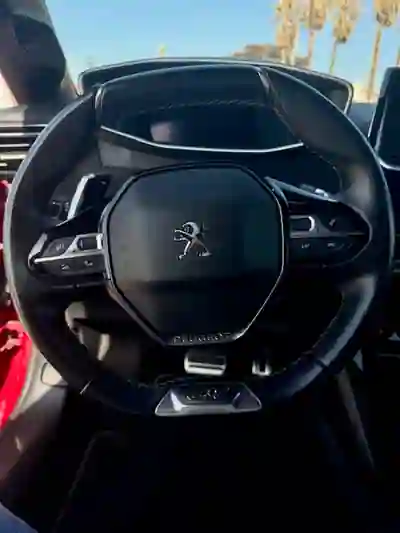 Peugeot 208 2019 - 13900 EUR, 75000 km - AUTO.MOTO.pt - 75000km - foto 15 de 19