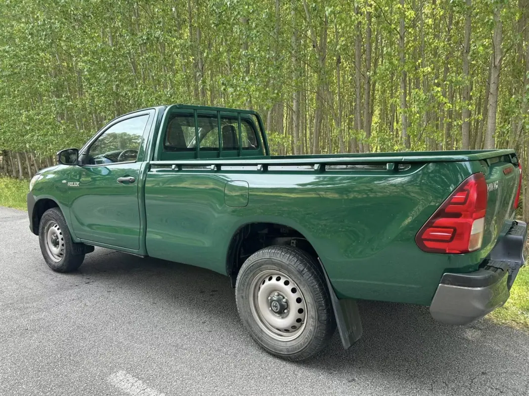 Toyota Hilux 4x4 2019 - 28500 EUR, 283000 km - AUTO.MOTO.pt - 283000km - foto 2 de 11