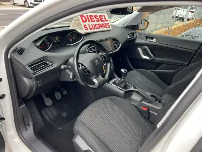 Peugeot 308 2019 - 12750 EUR, 142695 km - AUTO.MOTO.pt - 142695km - foto 14 de 19