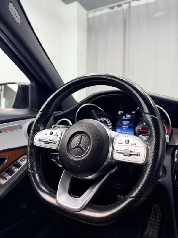 Mercedes-Benz C 300 2019 - 20999 EUR, 234000 km - AUTO.MOTO.pt - 234000km - foto 16 de 24