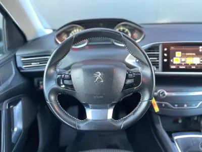Peugeot 308 2019 - 10900 EUR, 131000 km - AUTO.MOTO.pt - 131000km - foto 11 de 27