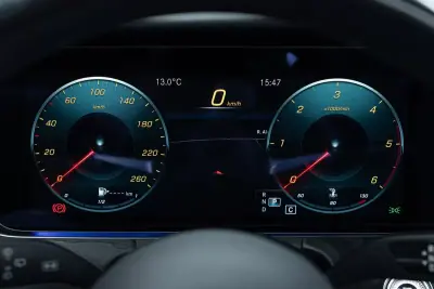 Mercedes-Benz E 220 2021 - 49950 EUR, 64000 km - AUTO.MOTO.pt - 64000km - foto 49 de 60