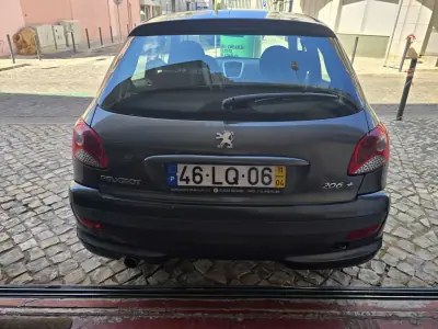 Peugeot 206 2011 - 4000 EUR, 254500 km - AUTO.MOTO.pt - 254500km - foto 4 de 18