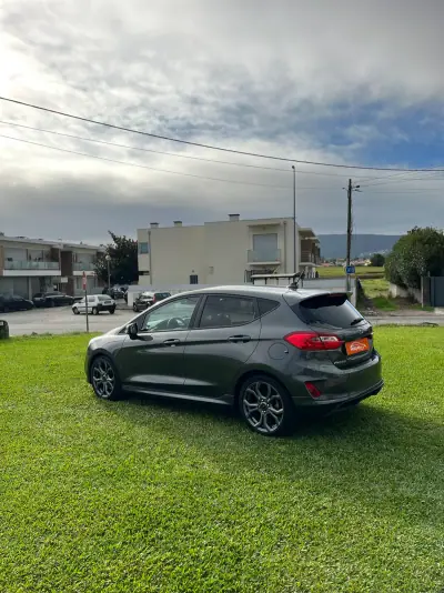 Ford Fiesta 2018 - 15800 EUR, 33218 km - AUTO.MOTO.pt - 33218km - foto 3 de 12
