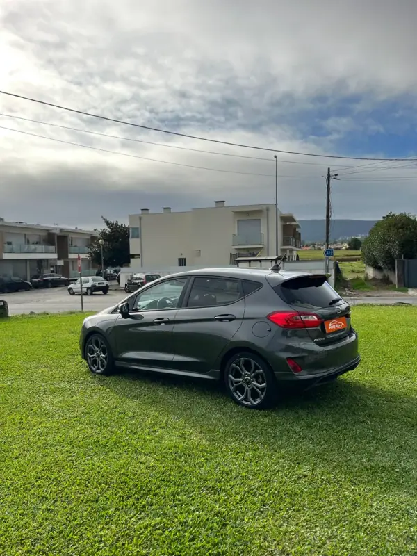 Ford Fiesta 2018 - 15800 EUR, 33218 km - AUTO.MOTO.pt - 33218km - foto 3 de 12