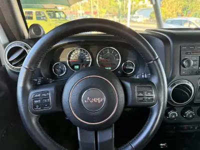 Jeep Avenger 2015 - 38600 EUR, 32000 km - AUTO.MOTO.pt - 32000km - foto 7 de 15