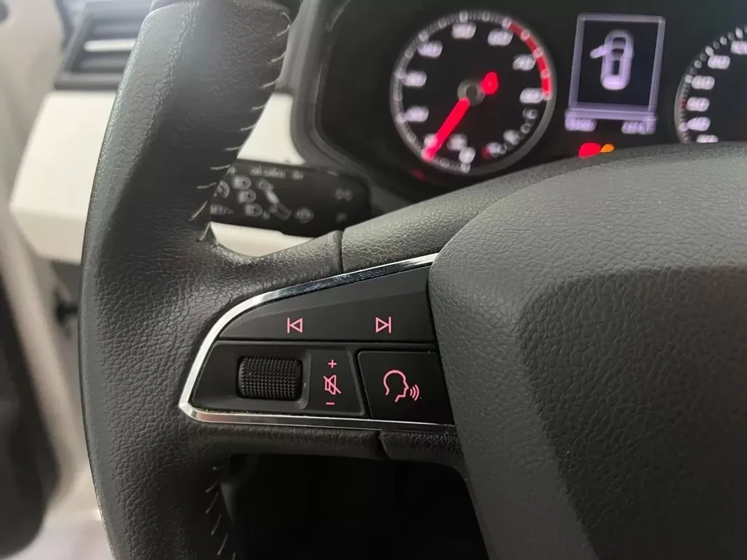 SEAT Arona 2020 - 15490 EUR, 59460 km - AUTO.MOTO.pt - 59460km - foto 23 de 39