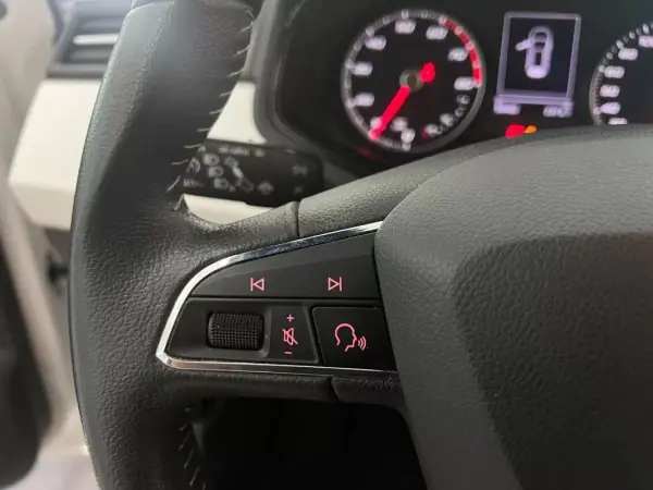 SEAT Arona 2020 - 15490 EUR, 59460 km - AUTO.MOTO.pt - 59460km - foto 23 de 39
