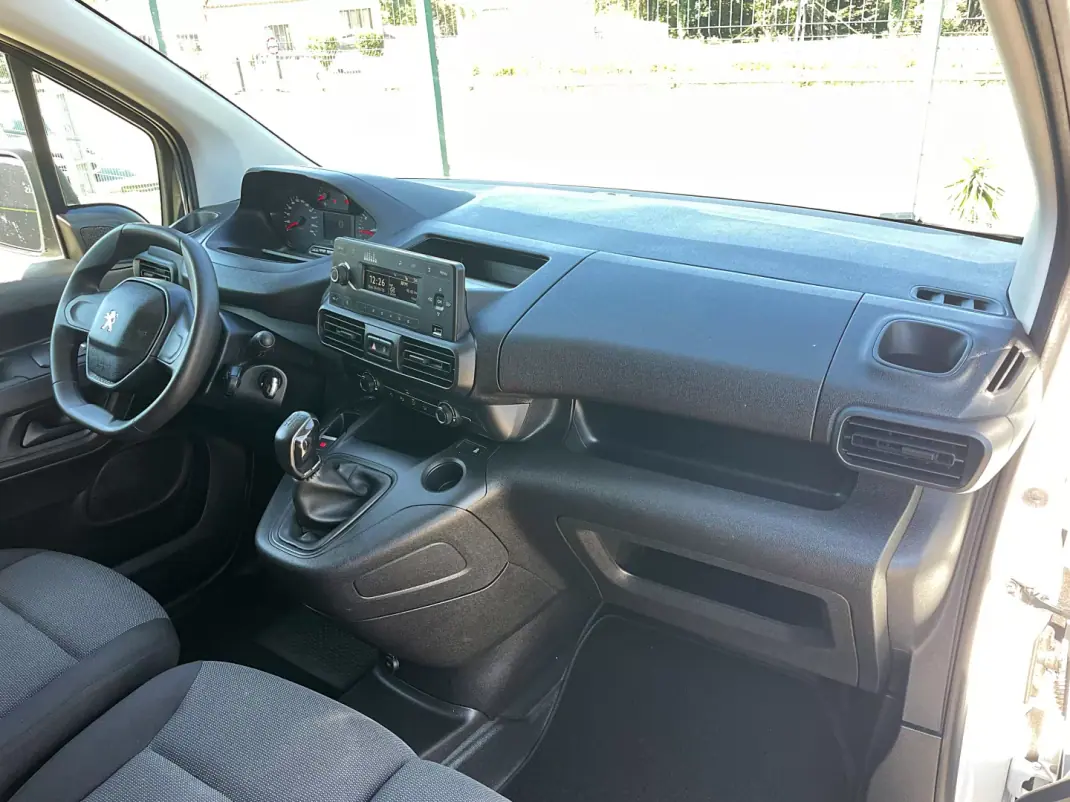 Peugeot Partner 2021 - 11400 EUR, 148000 km - 148000km - foto 25 de 32