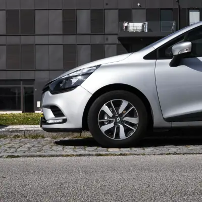Renault Clio 2018 - 12900 EUR, 89758 km - 89758km - foto 5 de 23