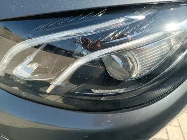 Mercedes-Benz E 300 2019 - 27500 EUR, 150200 km - AUTO.MOTO.pt - 150200km - foto 17 de 18
