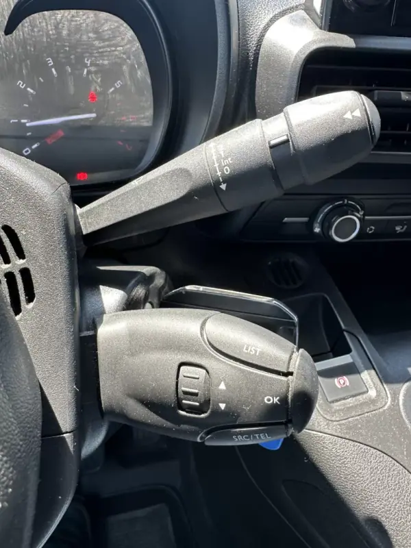 Citroën Berlingo 1.5 Hdi 2020 - 12900 EUR, 120000 km - AUTO.MOTO.pt - 120000km - foto 37 de 53