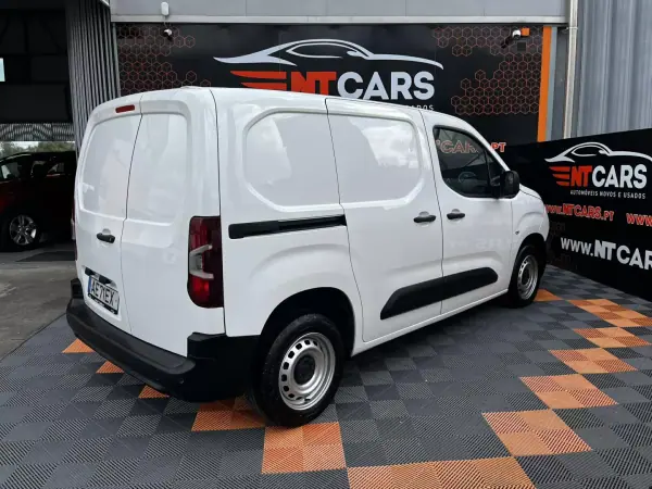 Peugeot 2020 - 11900 EUR, 158578 km - AUTO.MOTO.pt - 158578km - foto 2 de 10