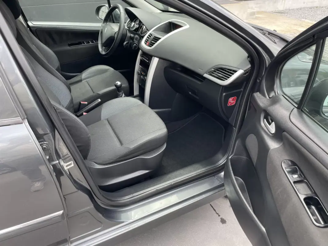 Peugeot 207 2011 - 5450 EUR, 211655 km - AUTO.MOTO.pt - 211655km - foto 16 de 24