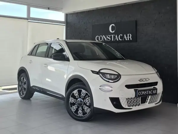 Fiat 600e 54 kWh (RED) 2025 Elétrico — 14 353 km · Santarém Fiat 600e 54 kWh (RED) 2025 Elétrico