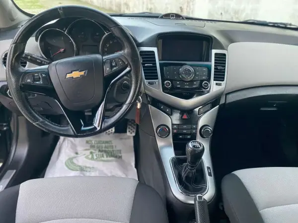 Chevrolet Cruze 2013 - 10750 EUR, 115000 km - AUTO.MOTO.pt - 115000km - foto 32 de 42