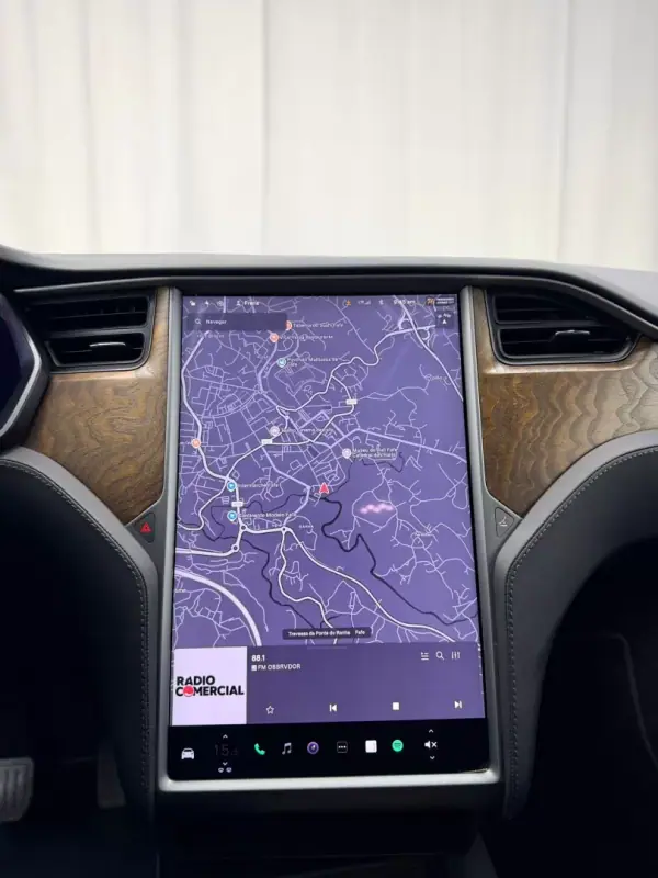 Tesla Model X 2018 - 27000 EUR, 199000 km - AUTO.MOTO.pt - 199000km - foto 12 de 24