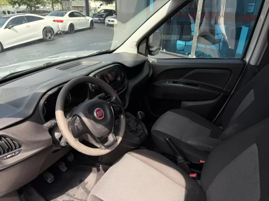 Fiat DOBLO CARGO 1.3 MULTIJET EASY 2017 - 6900 EUR, 204000 km - AUTO.MOTO.pt - 204000km - foto 5 de 5
