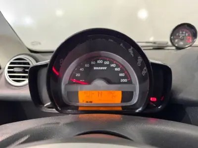 Smart ForTwo Coupé 2013 - 12500 EUR, 118671 km - AUTO.MOTO.pt - 118671km - foto 15 de 48