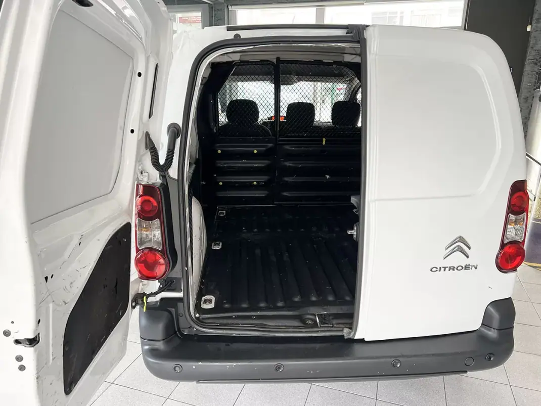 Citroën Berlingo 1.6 BlueHDi L1 Club 3L 2018 - 12600 EUR, 143113 km - AUTO.MOTO.pt - 143113km - foto 19 de 20