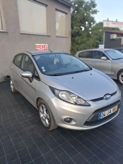 Ford Fiesta 2010 - 6950 EUR, 254173 km - AUTO.MOTO.pt - 254173km - foto 3 de 7