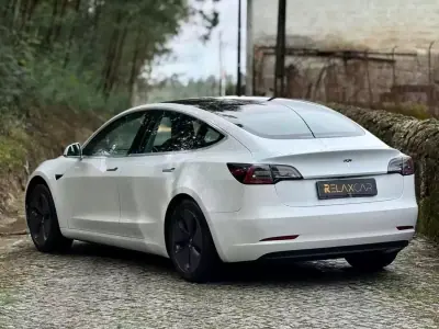 Tesla Model 3 2020 - 22000 EUR, 101000 km - AUTO.MOTO.pt - 101000km - foto 6 de 17