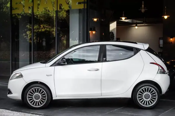 Lancia Ypsilon 2012 — foto 3 de 29