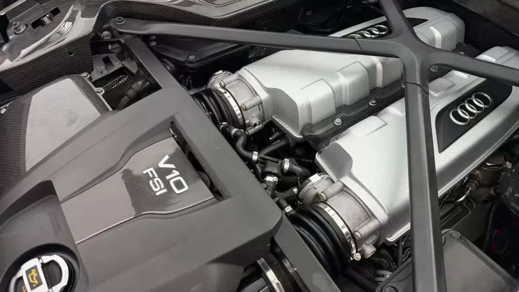 Audi R8 Coupé 2015 - 129990 EUR, 78788 km - 78788km - foto 31 de 34