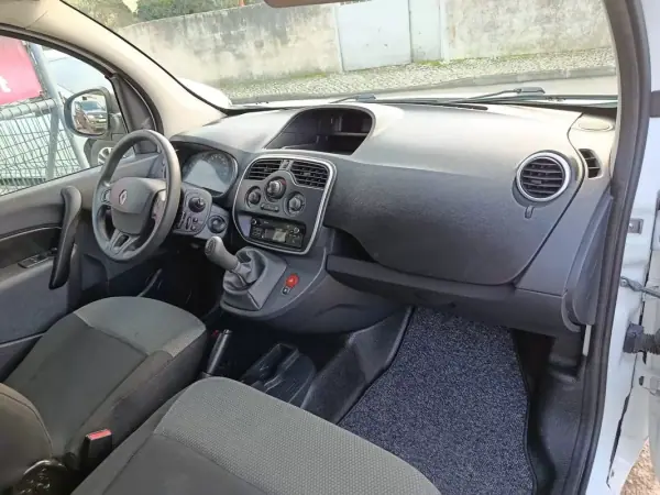 Renault Kangoo 2018 - 10500 EUR, 159000 km - AUTO.MOTO.pt - 159000km - foto 18 de 27