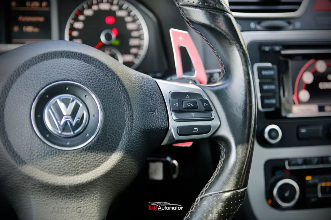 Volkswagen Scirocco 2010 - 12990 EUR, 255000 km - AUTO.MOTO.pt - 255000km - foto 28 de 36
