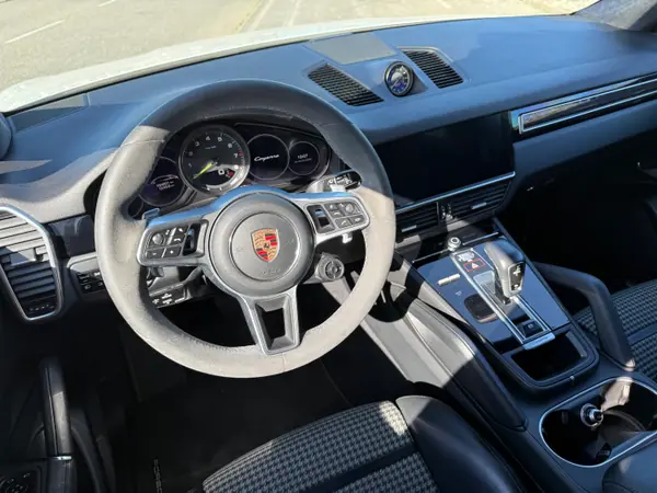 Porsche Cayenne Coupé 2020 - 55990 EUR, 184520 km - AUTO.MOTO.pt - 184520km - foto 15 de 20