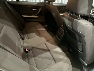 BMW 318 2011 - 8490 EUR, 341000 km - AUTO.MOTO.pt - 341000km - foto 8 de 14