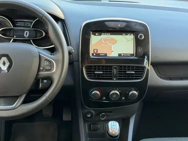 Renault Clio 2019 - 9900 EUR, 129750 km - AUTO.MOTO.pt - 129750km - foto 8 de 18
