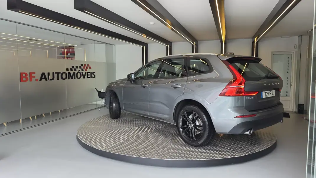 Volvo XC 60 2018 - 23500 EUR, 242396 km - AUTO.MOTO.pt - 242396km - foto 3 de 55