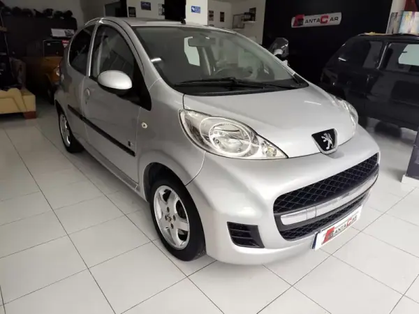 Peugeot 107 2011 - 5980 EUR, 84000 km - AUTO.MOTO.pt - 84000km - foto 3 de 21