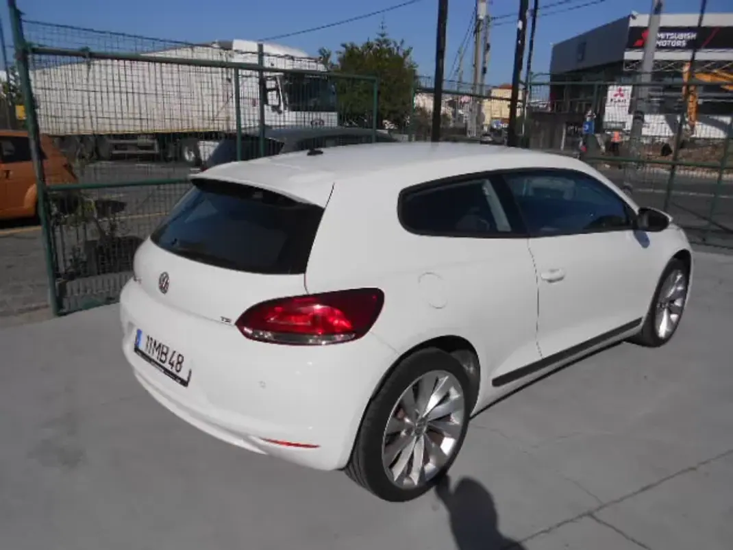 Volkswagen Scirocco 2011 - 12500 EUR, 121314 km - AUTO.MOTO.pt - 121314km - foto 4 de 10