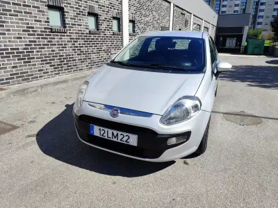 Fiat Punto Evo 2011 - 5000 EUR, 258000 km - AUTO.MOTO.pt - 258000km - foto 5 de 18