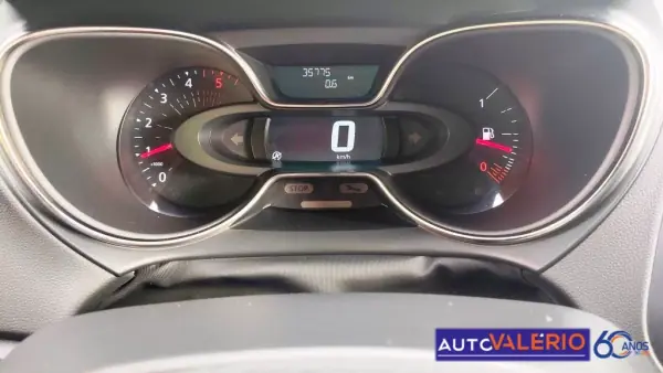 Renault Captur 2019 - 17950 EUR, 35775 km - AUTO.MOTO.pt - 35775km - foto 17 de 34