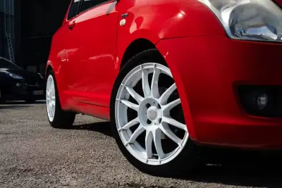 Suzuki Swift 2010 - 3999 EUR, 260000 km - AUTO.MOTO.pt - 260000km - foto 6 de 16