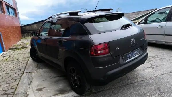 Citroën C4 Cactus 2015 - 10500 EUR, 161000 km - AUTO.MOTO.pt - 161000km - foto 3 de 17