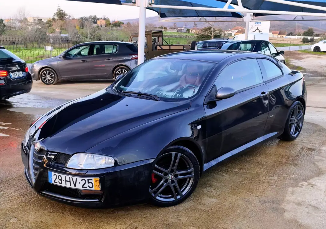 Alfa Romeo GT 2009 - 8990 EUR, 290000 km - AUTO.MOTO.pt - 290000km - foto 1 de 22