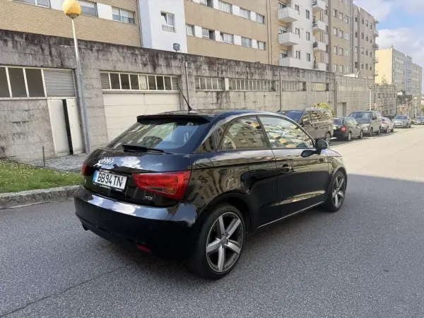 Audi A1 2011 - 8450 EUR, 203000 km - AUTO.MOTO.pt - 203000km - foto 4 de 14