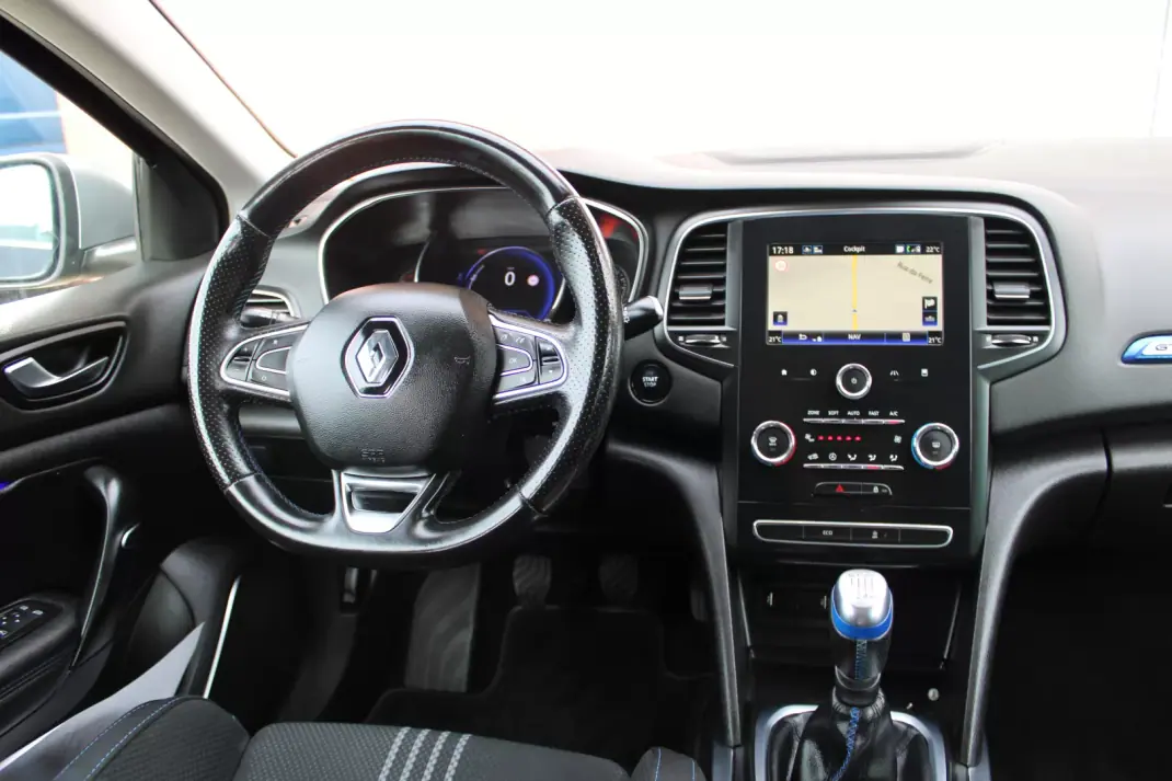 Renault Mégane 2021 - 16490 EUR, 165000 km - AUTO.MOTO.pt - 165000km - foto 18 de 30
