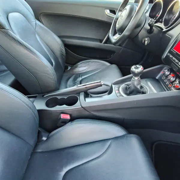 Audi TT Coupé 2009 - 14800 EUR, 281503 km - AUTO.MOTO.pt - 281503km - foto 11 de 15