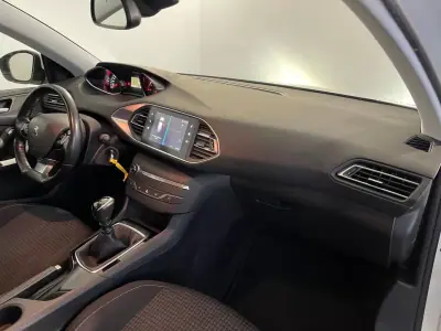 Peugeot 308 2019 - 11250 EUR, 107000 km - AUTO.MOTO.pt - 107000km - foto 14 de 27