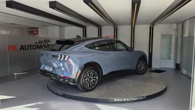 Ford Mustang Mach-E 2024 — foto 4 de 57
